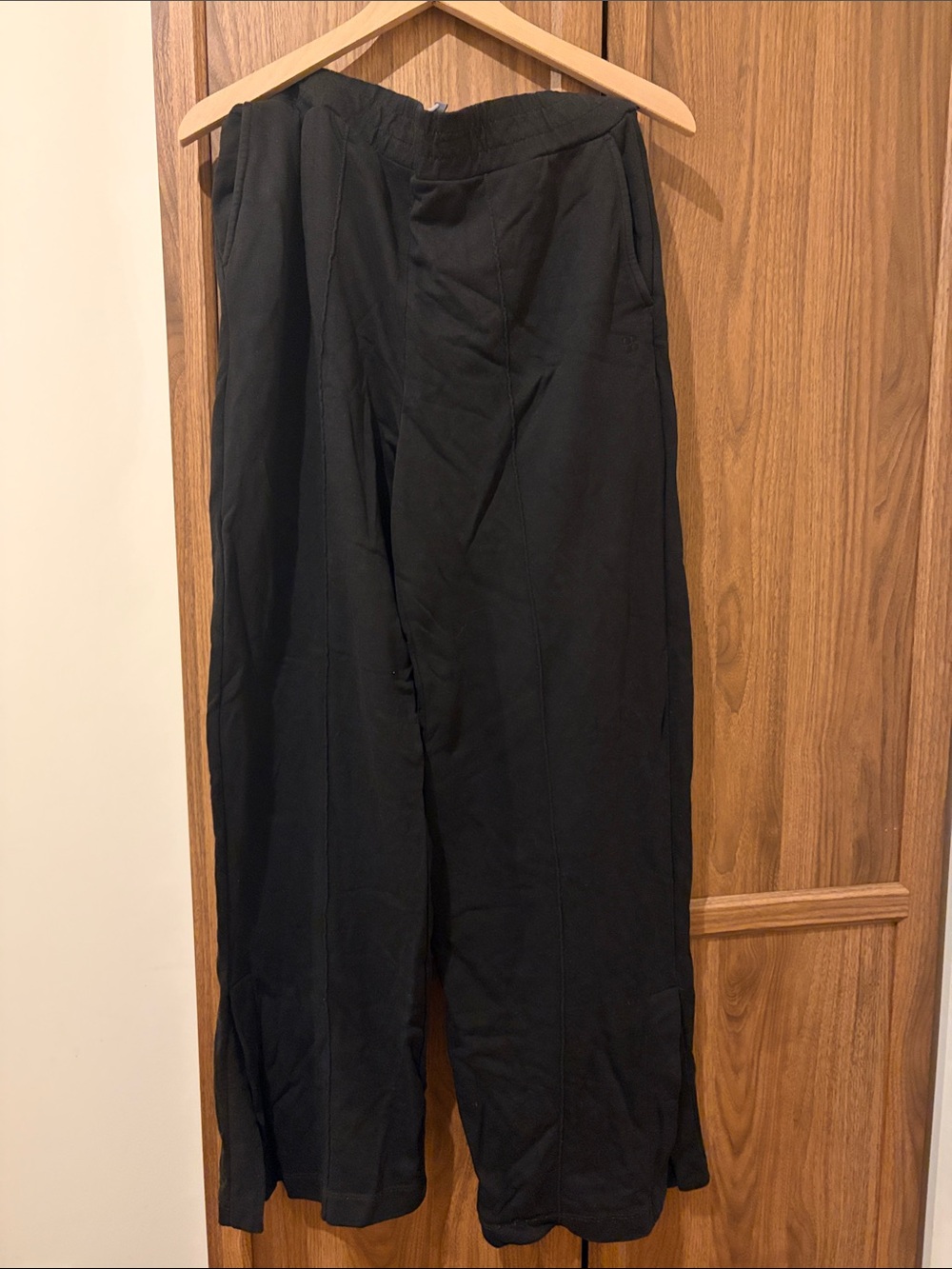 Sweaty Betty wide leg, split leg sweat pants with seam: black size 10